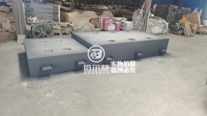 發(fā)往蘭州的重達(dá)10噸的減振臺(tái)座準(zhǔn)備就緒。